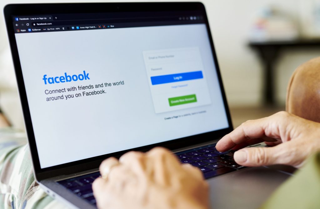 Како да регрутирате со помош на Facebook
