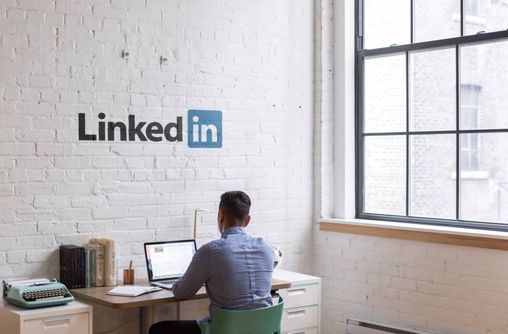 LinkedIn: Скоро сите вработени ќе можат засекогаш да работат од дома